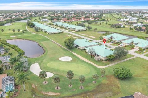 Duplex in Punta Gorda, Florida 3 bedrooms, 150.32 sq.m. № 2425624 - photo 2