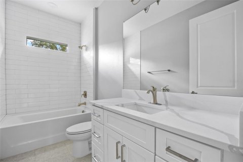 House in North Port, Florida 4 bedrooms, 184.88 sq.m. № 1422367 - photo 24