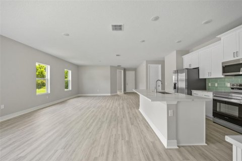 House in North Port, Florida 4 bedrooms, 184.88 sq.m. № 1422367 - photo 6
