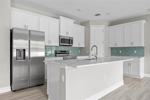 House in North Port, Florida 4 bedrooms, 184.88 sq.m. № 1422367 - photo 10