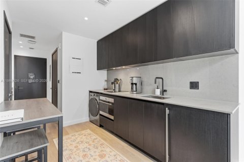 Condo in Miami, Florida  № 2255450 - photo 8