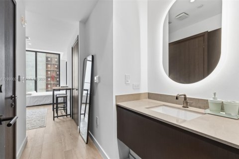 Condo in Miami, Florida  № 2255450 - photo 11