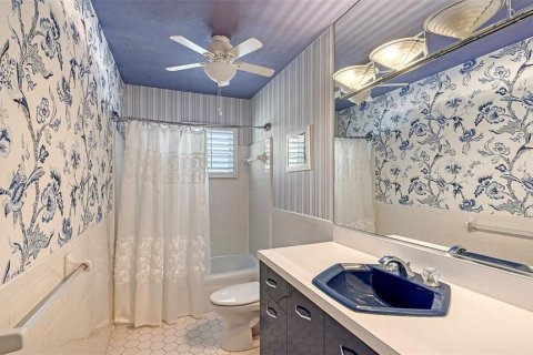 Condo in Sarasota, Florida, 4 bedrooms  № 2219831 - photo 27