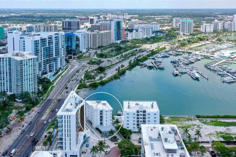 Condo in Sarasota, Florida, 4 bedrooms  № 2219831 - photo 2