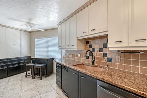 Condo in Sarasota, Florida, 4 bedrooms  № 2219831 - photo 20