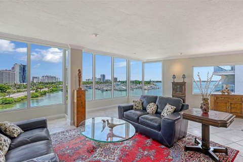 Condo in Sarasota, Florida, 4 bedrooms  № 2219831 - photo 9