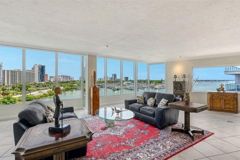 Condo in Sarasota, Florida, 4 bedrooms  № 2219831 - photo 17