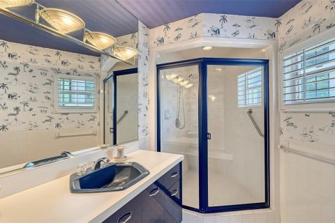 Condo in Sarasota, Florida, 4 bedrooms  № 2219831 - photo 24