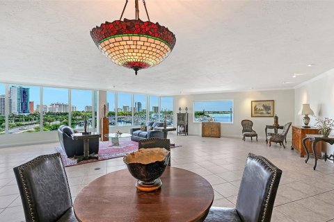 Condo in Sarasota, Florida, 4 bedrooms  № 2219831 - photo 18