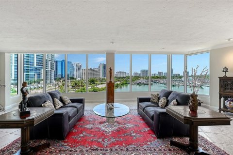 Condo in Sarasota, Florida, 4 bedrooms  № 2219831 - photo 12