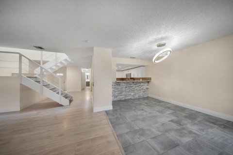 Touwnhouse à vendre à Boca Raton, Floride: 3 chambres, 195.56 m2 № 2410761 - photo 8