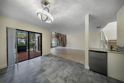 Touwnhouse à vendre à Boca Raton, Floride: 3 chambres, 195.56 m2 № 2410761 - photo 14