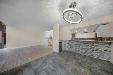 Touwnhouse à vendre à Boca Raton, Floride: 3 chambres, 195.56 m2 № 2410761 - photo 9