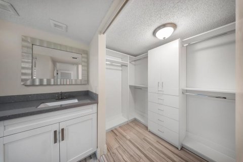 Touwnhouse à vendre à Boca Raton, Floride: 3 chambres, 195.56 m2 № 2410761 - photo 21