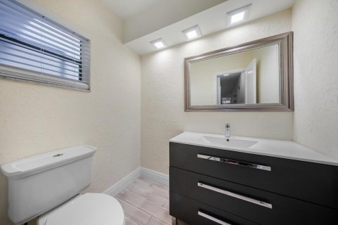 Touwnhouse à vendre à Boca Raton, Floride: 3 chambres, 195.56 m2 № 2410761 - photo 16