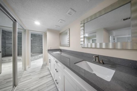Touwnhouse à vendre à Boca Raton, Floride: 3 chambres, 195.56 m2 № 2410761 - photo 20