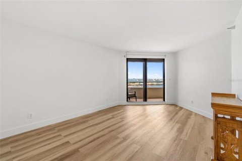 Condominio en alquiler en Saint Petersburg, Florida, 2 dormitorios, 137.12 m2 № 1913739 - foto 17