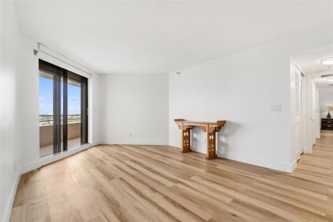 Condominio en alquiler en Saint Petersburg, Florida, 2 dormitorios, 137.12 m2 № 1913739 - foto 18