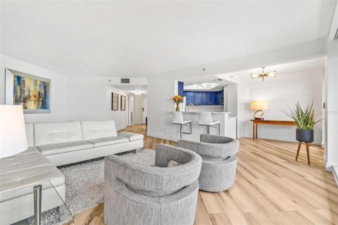 Condominio en alquiler en Saint Petersburg, Florida, 2 dormitorios, 137.12 m2 № 1913739 - foto 11