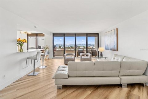 Condominio en alquiler en Saint Petersburg, Florida, 2 dormitorios, 137.12 m2 № 1913739 - foto 8