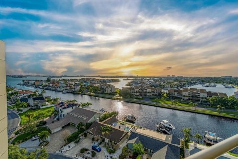 Condominio en alquiler en Saint Petersburg, Florida, 2 dormitorios, 137.12 m2 № 1913739 - foto 1