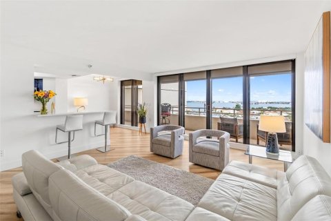 Condominio en alquiler en Saint Petersburg, Florida, 2 dormitorios, 137.12 m2 № 1913739 - foto 9