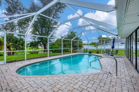 House in Rotonda, Florida 3 bedrooms, 175.21 sq.m. № 1911650 - photo 27