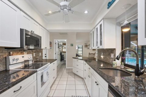 House in Rotonda, Florida 3 bedrooms, 175.21 sq.m. № 1911650 - photo 11