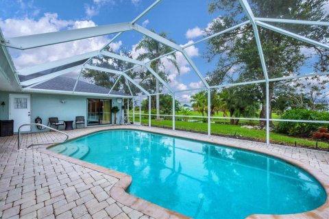 House in Rotonda, Florida 3 bedrooms, 175.21 sq.m. № 1911650 - photo 29