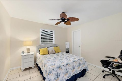 House in Rotonda, Florida 3 bedrooms, 175.21 sq.m. № 1911650 - photo 24