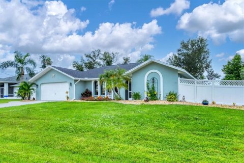 House in Rotonda, Florida 3 bedrooms, 175.21 sq.m. № 1911650 - photo 2