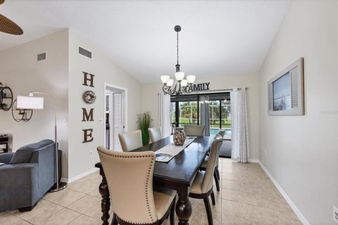House in Rotonda, Florida 3 bedrooms, 175.21 sq.m. № 1911650 - photo 7