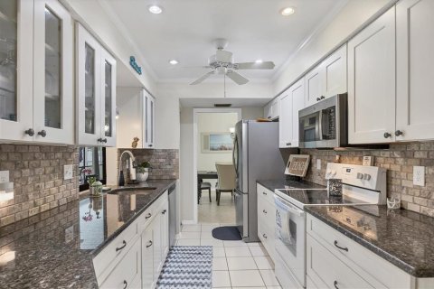 House in Rotonda, Florida 3 bedrooms, 175.21 sq.m. № 1911650 - photo 9