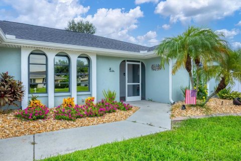 House in Rotonda, Florida 3 bedrooms, 175.21 sq.m. № 1911650 - photo 3