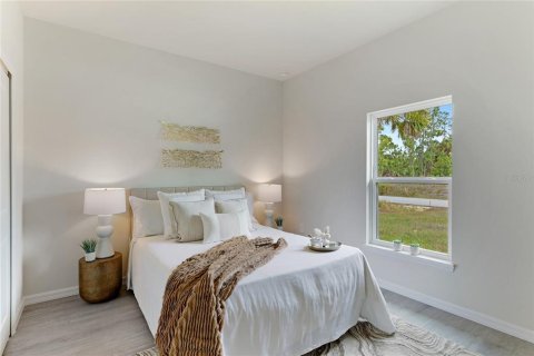 House in North Port, Florida 3 bedrooms, 139.91 sq.m. № 2196164 - photo 25