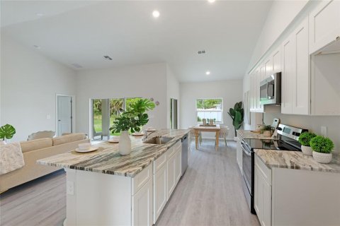 House in North Port, Florida 3 bedrooms, 139.91 sq.m. № 2196164 - photo 9