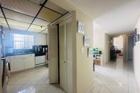 Copropriété à vendre à Sunny Isles Beach, Floride: 2 chambres, 113.06 m2 № 1730046 - photo 12