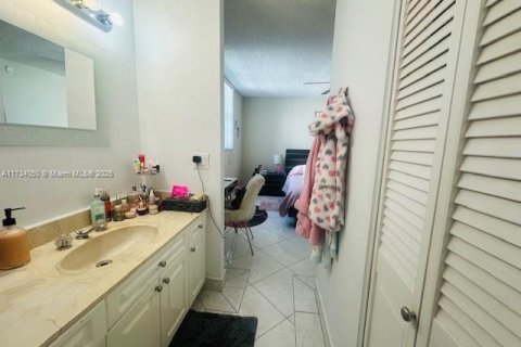 Copropriété à vendre à Sunny Isles Beach, Floride: 2 chambres, 113.06 m2 № 1730046 - photo 24