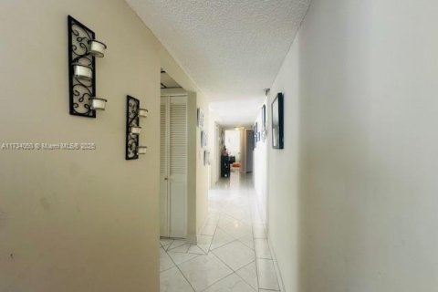 Copropriété à vendre à Sunny Isles Beach, Floride: 2 chambres, 113.06 m2 № 1730046 - photo 11