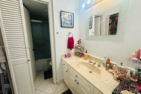 Copropriété à vendre à Sunny Isles Beach, Floride: 2 chambres, 113.06 m2 № 1730046 - photo 22