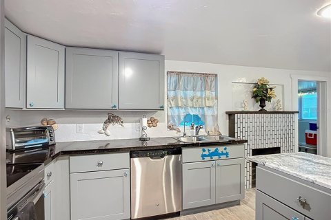 House in Englewood, Florida 2 bedrooms, 127.93 sq.m. № 1899280 - photo 5