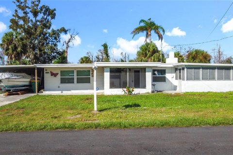 House in Englewood, Florida 2 bedrooms, 127.93 sq.m. № 1899280 - photo 1