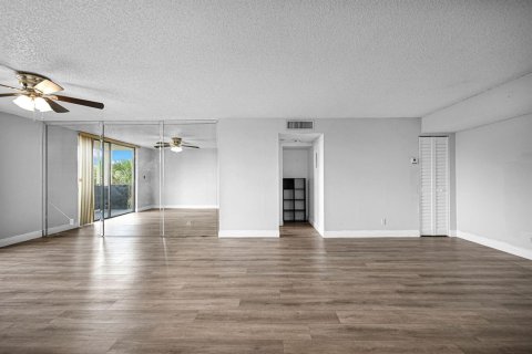 Copropriété à vendre à Tamarac, Floride: 2 chambres, 98.48 m2 № 2172924 - photo 11