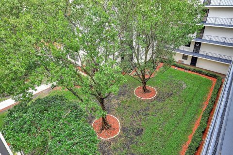 Copropriété à vendre à Tamarac, Floride: 2 chambres, 98.48 m2 № 2172924 - photo 7