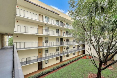 Copropriété à vendre à Tamarac, Floride: 2 chambres, 98.48 m2 № 2172924 - photo 5
