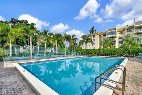 Copropriété à vendre à Tamarac, Floride: 2 chambres, 98.48 m2 № 2172924 - photo 2