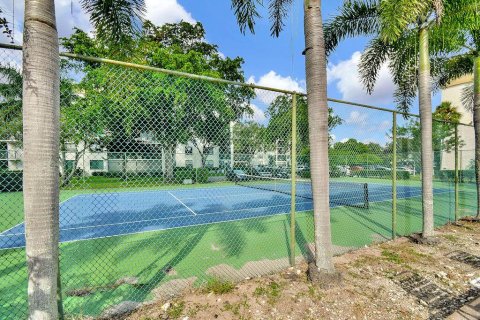 Copropriété à vendre à Tamarac, Floride: 2 chambres, 98.48 m2 № 2172924 - photo 3