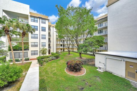Copropriété à vendre à Tamarac, Floride: 2 chambres, 98.48 m2 № 2172924 - photo 6