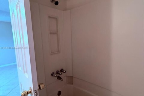 Condo in Pompano Beach, Florida, 2 bedrooms  № 1950436 - photo 26