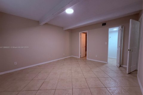 Condo in Pompano Beach, Florida, 2 bedrooms  № 1950436 - photo 24